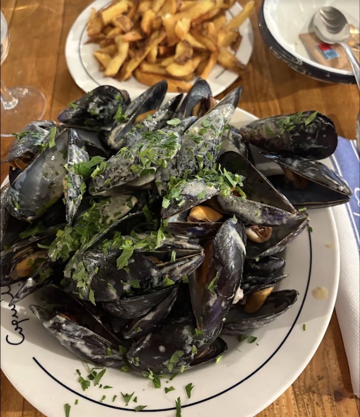 Moules et frites maison du bistrot marin Coquille à Marseille