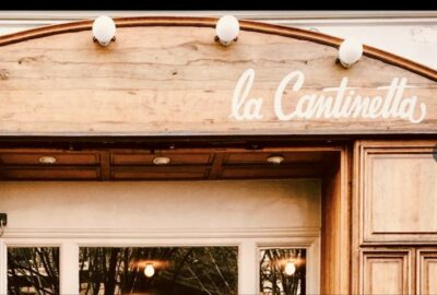 Façade en bois de la trattoria La Cantinetta, cours Julien à Marseille