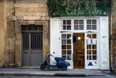 Façade de La Méduse, bistrot-cave rue Portalis à Aix-en-Provence