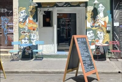 Façade de L'Accent, bistrot méditerranéen rue des Trois Mages à Marseille