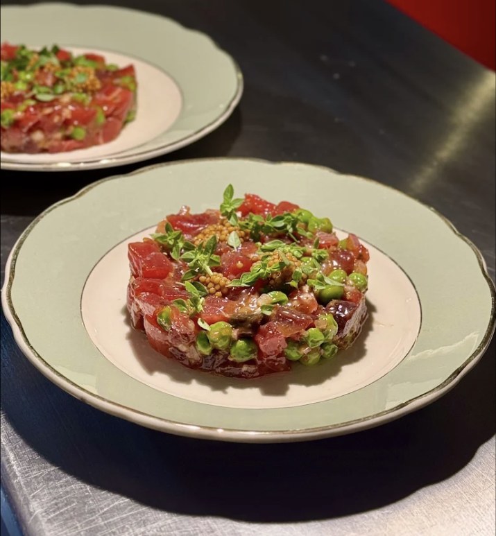 Tartare de thon, petits pois et moutarde aux Babines de Mars à Marseille