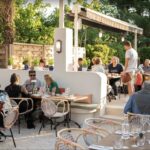 Terrasse ensoleillée du restaurant O'Père, route de Berre à Aix-en-Provence